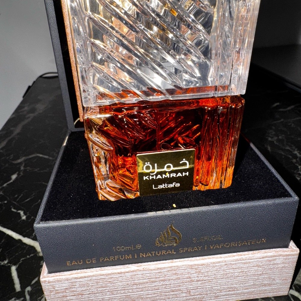 Lattafa Khamrah Eau de Parfum - Amber and Gold